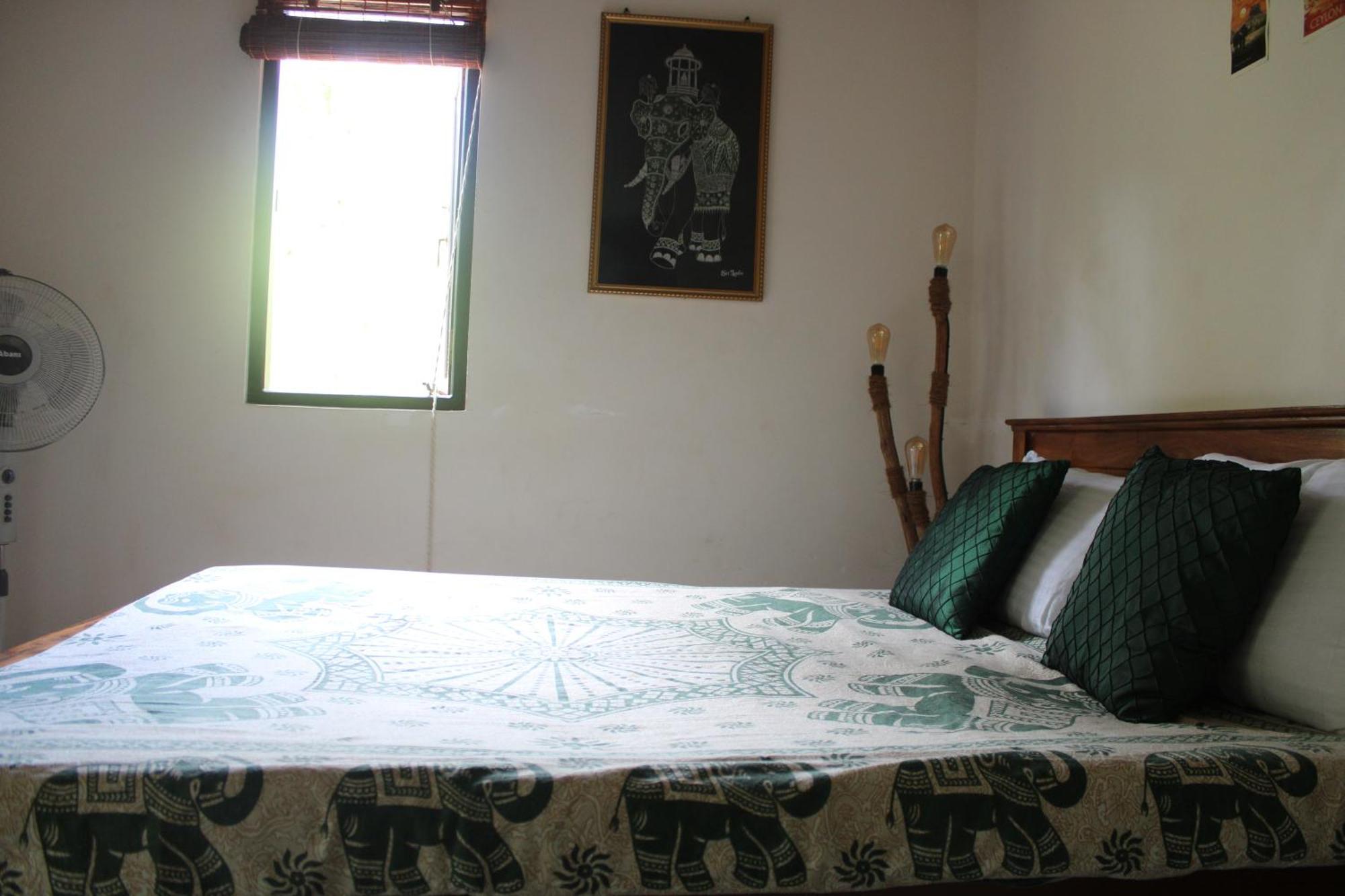 The Escape With Jadeon Hotel Unawatuna Room photo
